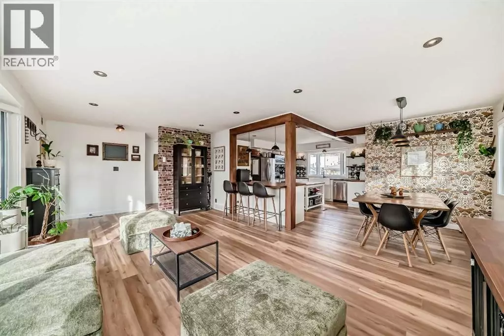 Calgary, AB T2E6B5,2155 Mackid Crescent NE