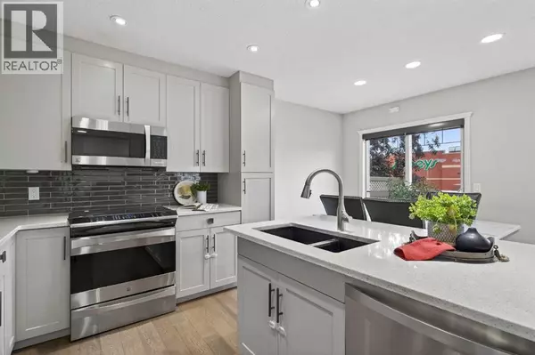 Airdrie, AB T4B2Z1,21, 102 Canoe Square SW