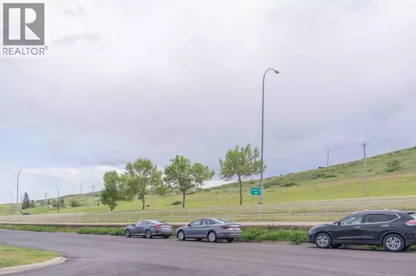 Calgary, AB T3K1W5,53 Beaconsfield Crescent NW