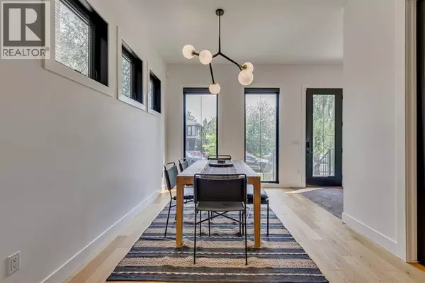 Calgary, AB T3E2R4,2219 32 Street SW