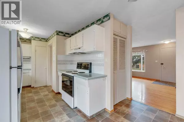 Calgary, AB T2A1X7,832 Raynard Crescent SE