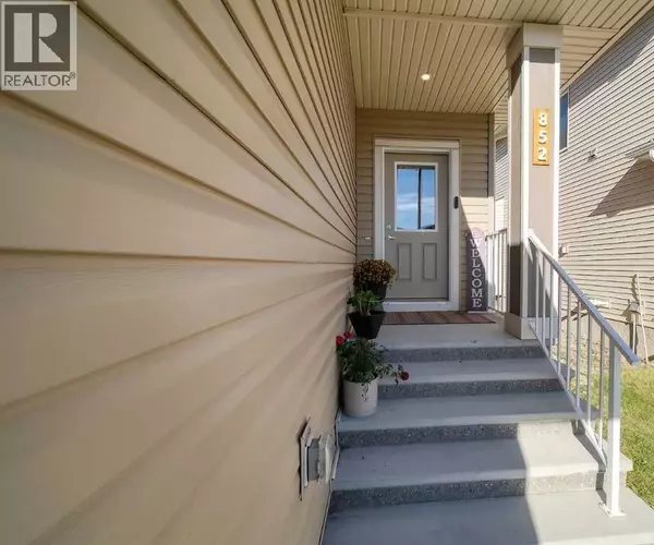 852 Hampshire Crescent NE, High River, AB T1V0E4