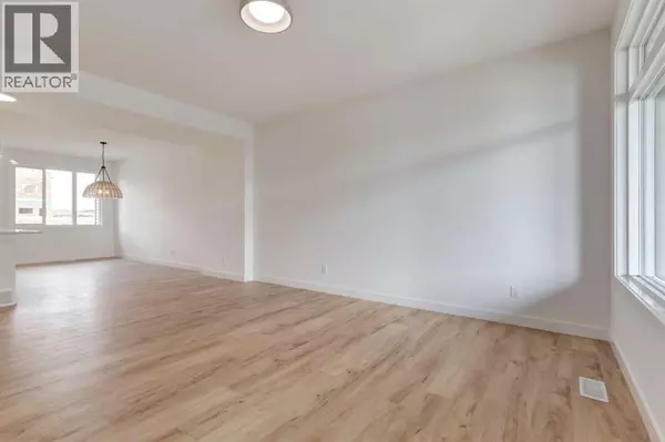 Cochrane, AB T4C3C3,114 Clydesdale Avenue