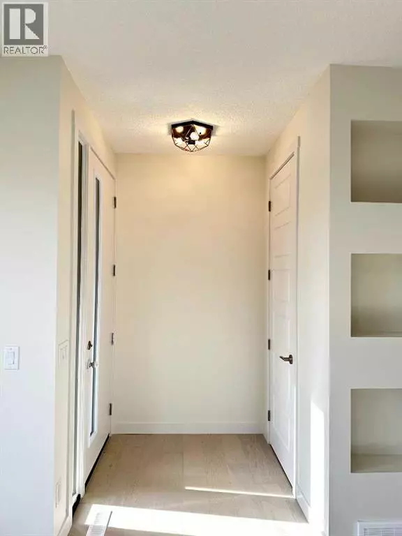 Chestermere, AB T1X2Z7,220 Waterford Heath