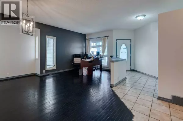 Calgary, AB T2Z2J6,414 MT CORNWALL Circle SE