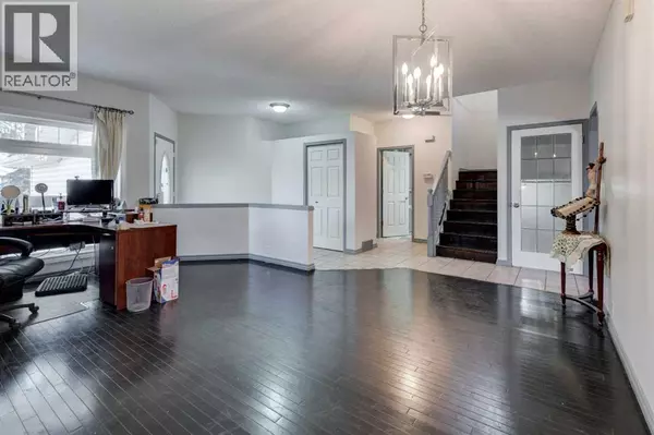 Calgary, AB T2Z2J6,414 MT CORNWALL Circle SE