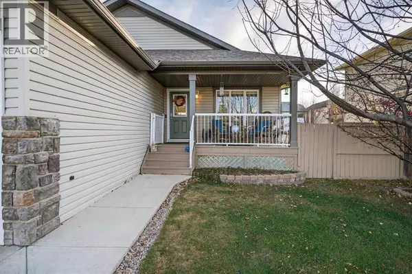 Airdrie, AB T4B2W2,734 Woodside Bay NW