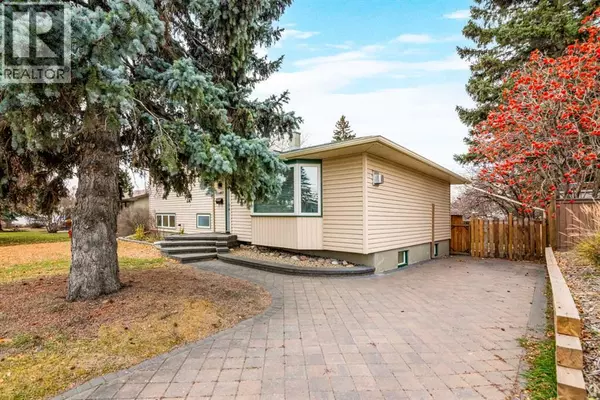 Calgary, AB T3E5R3,6407 Lombardy Crescent SW
