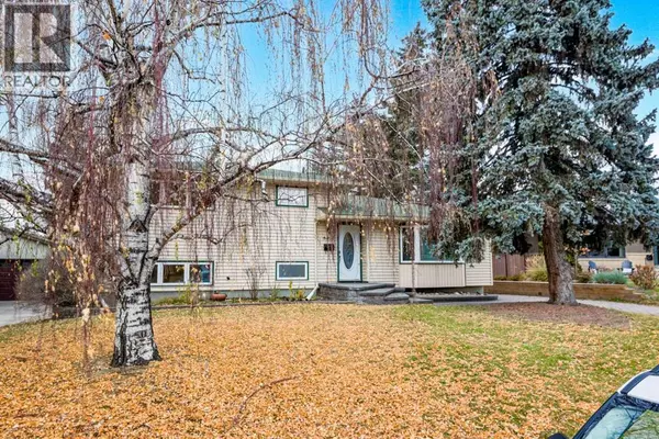 Calgary, AB T3E5R3,6407 Lombardy Crescent SW