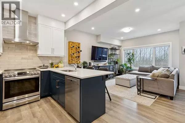 132 Crestridge Common SW, Calgary, AB T3B6J5