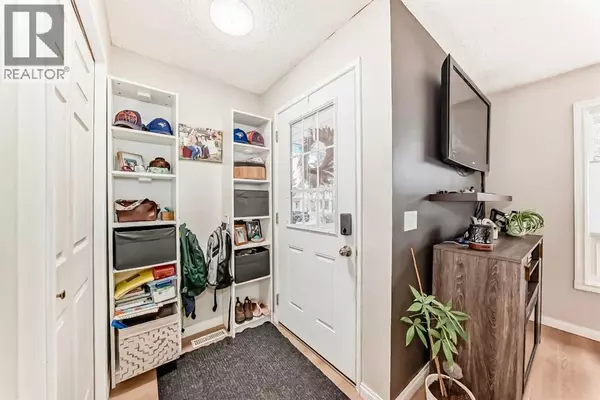 Calgary, AB T2W4Y4,21 Woodfern Road SW