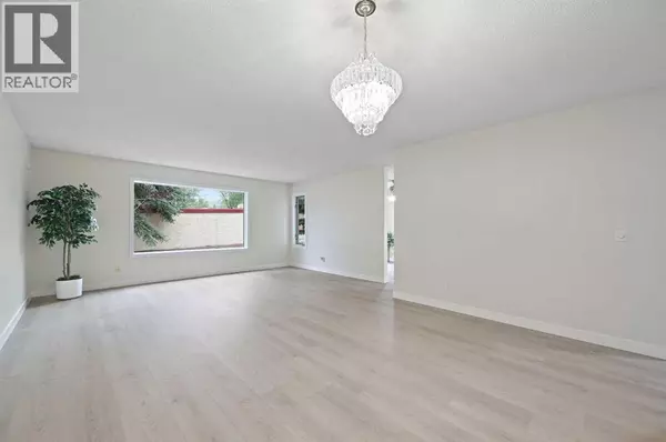 Calgary, AB T3K3G7,22 Sandarac Circle NW