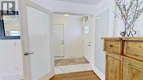 Calgary, AB T3E5W7,2932 Lathom Crescent SW