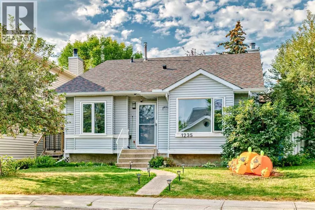Calgary, AB T3K3E1,1235 Sandpiper Road NW
