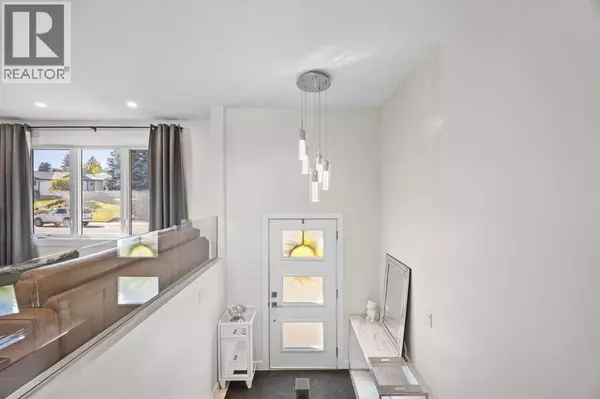 Calgary, AB T2W1N3,827 Canaveral Crescent SW