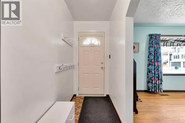 Calgary, AB T2N2S4,722 24A Street NW