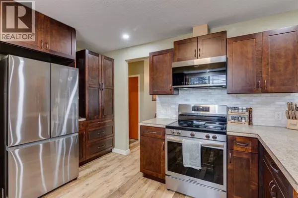 Calgary, AB T2E6B7,2015 Milne Drive NE