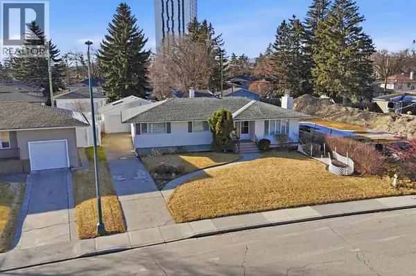 2219 Halifax Crescent NW, Calgary, AB T2M4E1