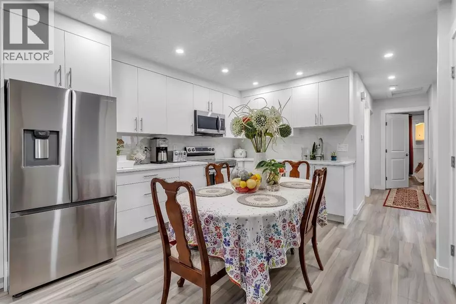 118 Bermuda Road NW, Calgary, AB T3K1G7