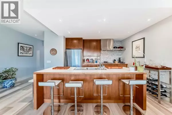 201, 2124 17 Street, Calgary, AB T2T4M4