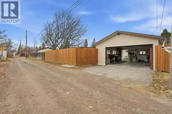 Calgary, AB T2A2A2,4501 Fordham Crescent SE