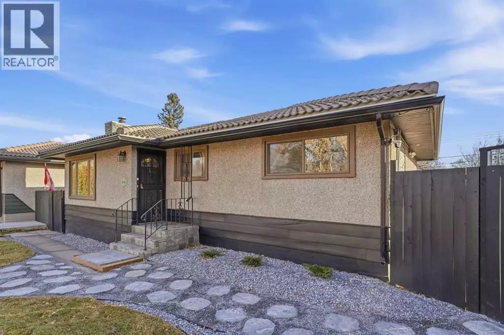 Calgary, AB T2B1R1,2018 Cottonwood Crescent SE