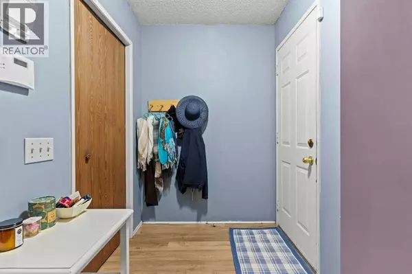 Calgary, AB T3J1S4,6 Castleglen Road NE