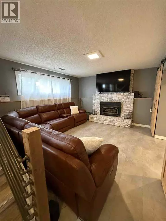 Medicine Hat, AB T1B2K5,168 Shepherd Crescent