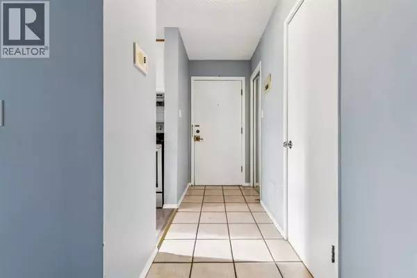 Calgary, AB T3E0A7,301, 2734 17 Avenue SW