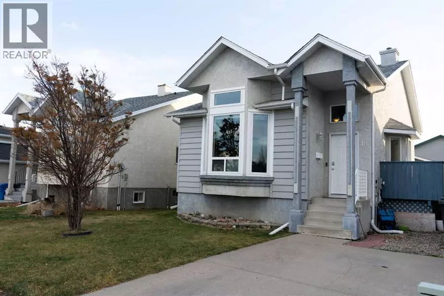 10 Assiniboia Way W, Lethbridge, AB T1K6W2