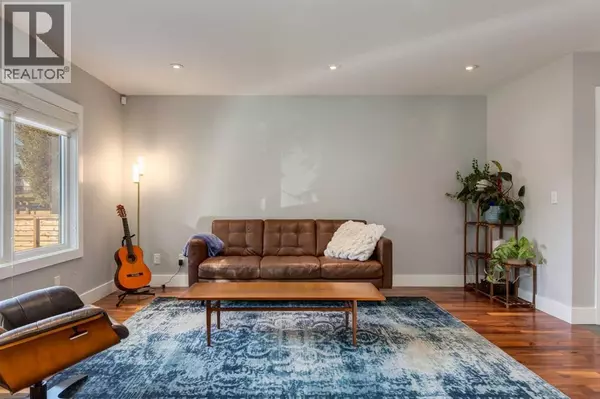 Calgary, AB T2L0P6,32 Calandar Road NW