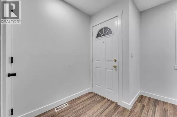 Calgary, AB T2A7E3,429 Georgian Villas NE