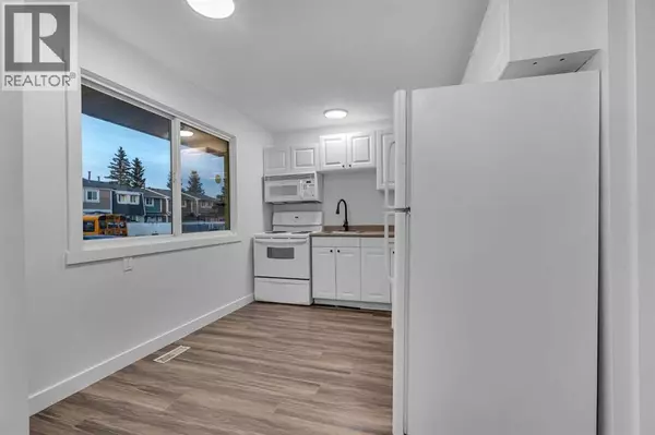 Calgary, AB T2A7E3,429 Georgian Villas NE