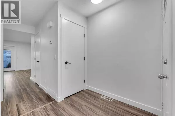 Calgary, AB T2A7E3,429 Georgian Villas NE