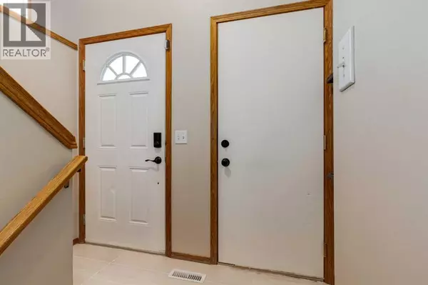 Airdrie, AB T4B2L7,8 Canoe Circle SW