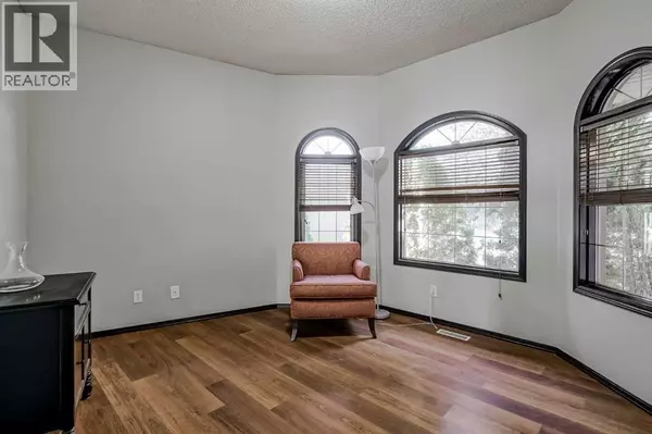 Calgary, AB T2Z2P1,60 Mckenzie Lake Crescent SE