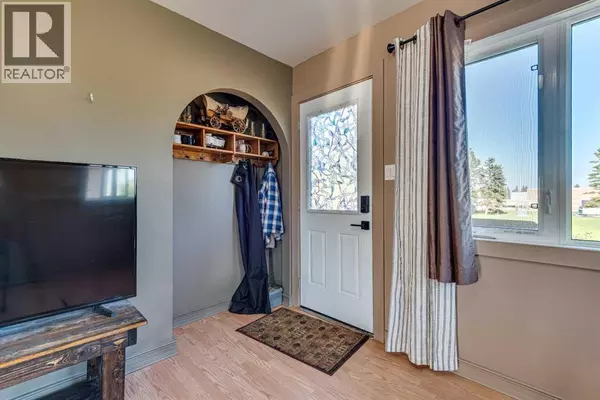 Three Hills, AB T0M2A0,25, 320 7 Avenue NE