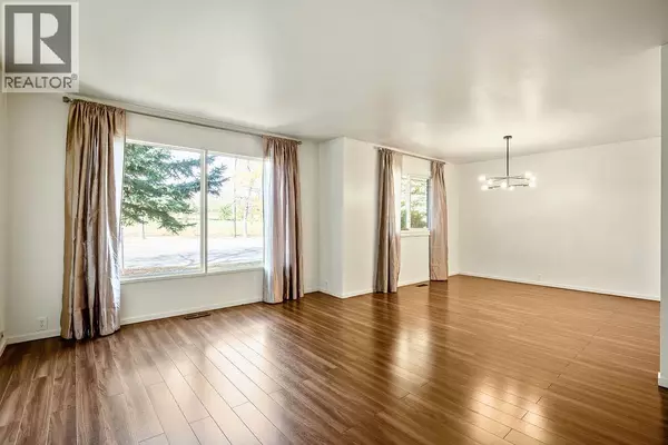 Calgary, AB T3H1K4,588 Strathcona Drive SW