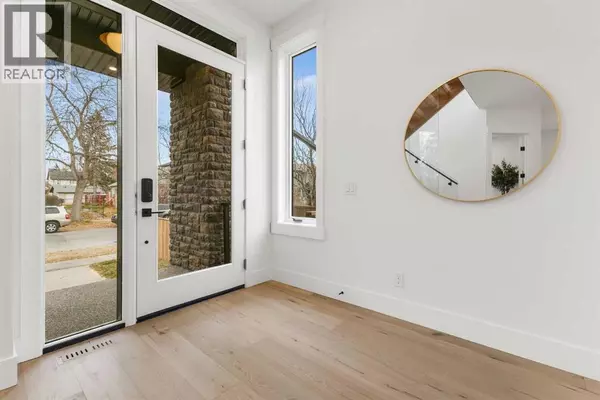 Calgary, AB T2M0V2,725 18 Avenue NW