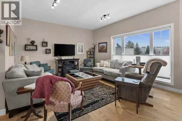 Calgary, AB T3B2K6,4504 70 Street NW