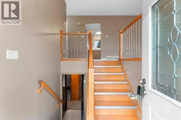 Calgary, AB T1Y3Y9,216 Templeview Way NE