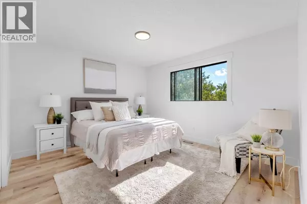 Calgary, AB T2W2H4,208 Cedarille Green SW