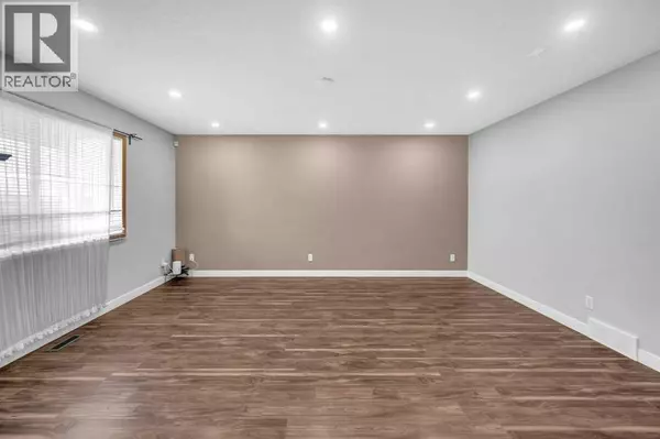 Calgary, AB T3J4R2,104 Taracove Crescent NE