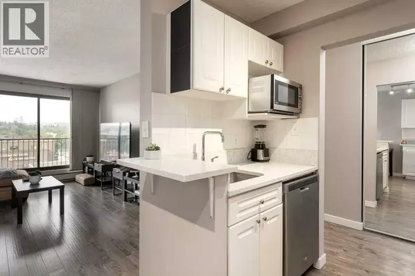 Calgary, AB T3C3N7,608, 1330 15 Avenue SW