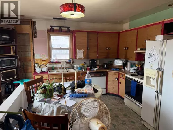 Medicine Hat, AB T1A4E6,378 4 Street SW