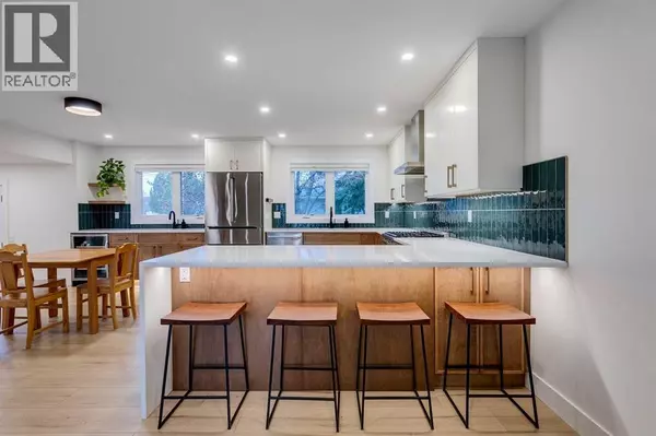 Calgary, AB T2J3J8,732 Lake Ontario Drive SE