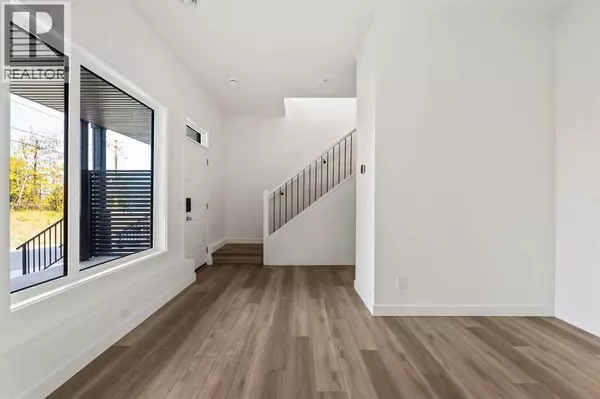 Calgary, AB T3C3Y3,2507 Sovereign Crescent SW