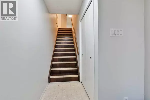 Lethbridge, AB T1H1K1,1108 10 Avenue N