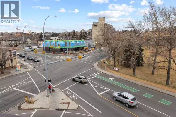 Calgary, AB T2N1Z7,402, 476 14 Street NW