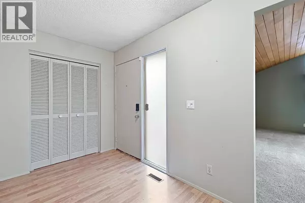 Calgary, AB T2X1V9,27 Sunmount Crescent SE